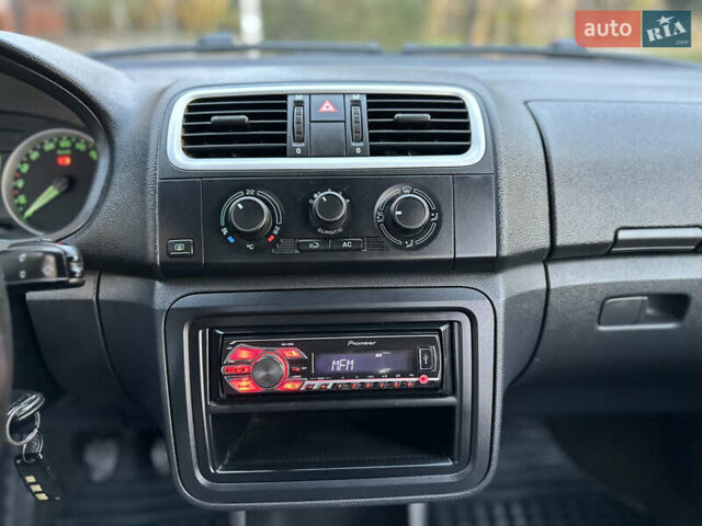 Черный Шкода Фабия, объемом двигателя 1.39 л и пробегом 153 тыс. км за 4250 $, фото 33 на Automoto.ua