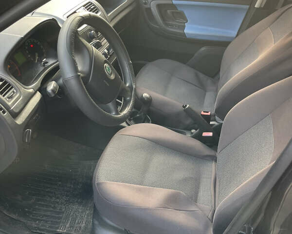 Черный Шкода Фабия, объемом двигателя 0 л и пробегом 121 тыс. км за 4100 $, фото 24 на Automoto.ua