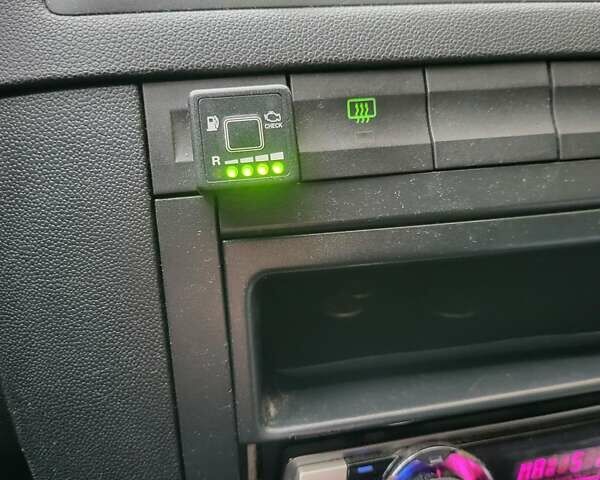 Черный Шкода Фабия, объемом двигателя 1.2 л и пробегом 341 тыс. км за 3000 $, фото 2 на Automoto.ua