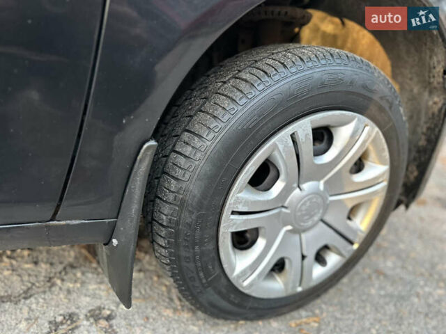 Черный Шкода Фабия, объемом двигателя 1.39 л и пробегом 153 тыс. км за 4250 $, фото 56 на Automoto.ua