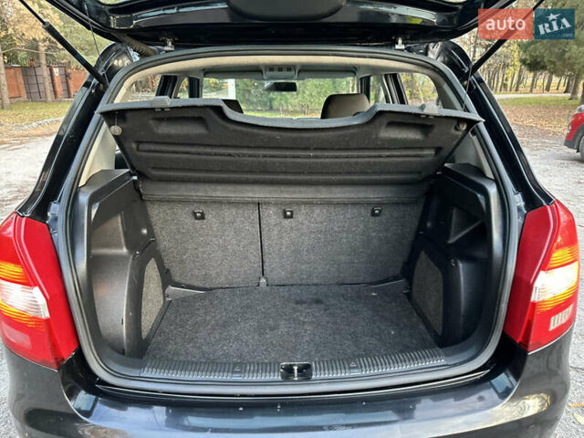 Черный Шкода Фабия, объемом двигателя 1.39 л и пробегом 153 тыс. км за 4250 $, фото 47 на Automoto.ua