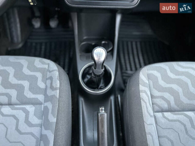 Черный Шкода Фабия, объемом двигателя 1.39 л и пробегом 153 тыс. км за 4250 $, фото 32 на Automoto.ua