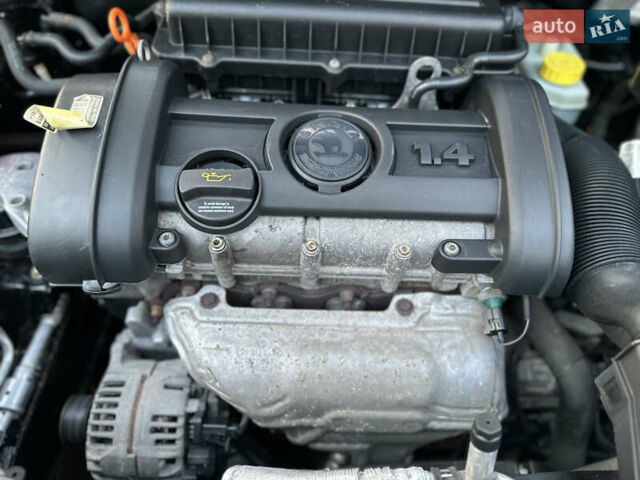 Черный Шкода Фабия, объемом двигателя 1.39 л и пробегом 153 тыс. км за 4250 $, фото 60 на Automoto.ua