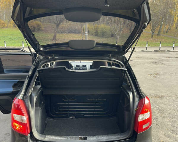 Черный Шкода Фабия, объемом двигателя 0 л и пробегом 121 тыс. км за 4100 $, фото 25 на Automoto.ua