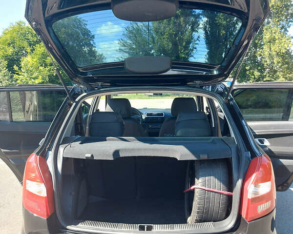 Черный Шкода Фабия, объемом двигателя 1.2 л и пробегом 198 тыс. км за 4600 $, фото 6 на Automoto.ua