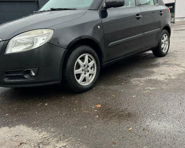 Черный Шкода Фабия, объемом двигателя 1.6 л и пробегом 310 тыс. км за 3900 $, фото 19 на Automoto.ua