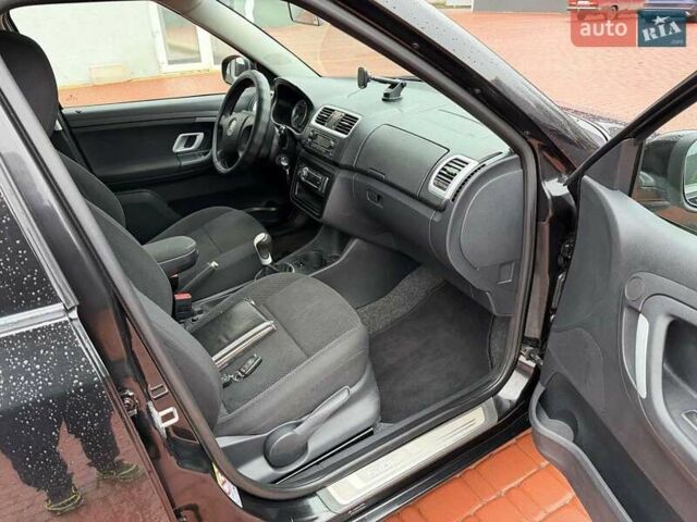 Черный Шкода Фабия, объемом двигателя 1.39 л и пробегом 209 тыс. км за 4800 $, фото 15 на Automoto.ua