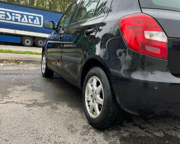 Черный Шкода Фабия, объемом двигателя 1.6 л и пробегом 310 тыс. км за 3900 $, фото 13 на Automoto.ua