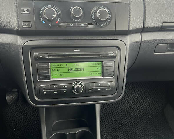 Черный Шкода Фабия, объемом двигателя 1.39 л и пробегом 171 тыс. км за 4700 $, фото 16 на Automoto.ua