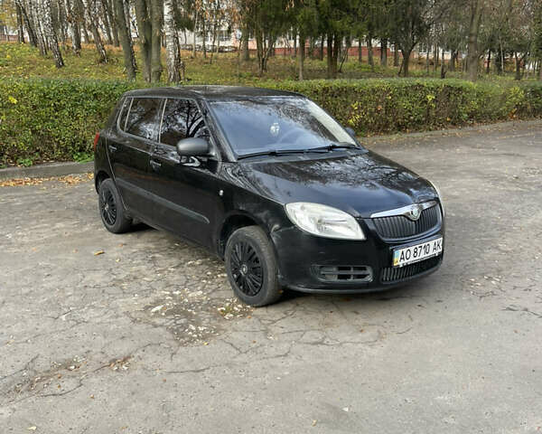Черный Шкода Фабия, объемом двигателя 0 л и пробегом 121 тыс. км за 4100 $, фото 3 на Automoto.ua