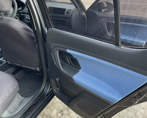 Черный Шкода Фабия, объемом двигателя 0 л и пробегом 121 тыс. км за 4100 $, фото 21 на Automoto.ua