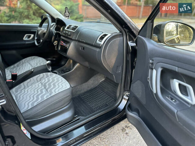 Черный Шкода Фабия, объемом двигателя 1.39 л и пробегом 153 тыс. км за 4250 $, фото 38 на Automoto.ua