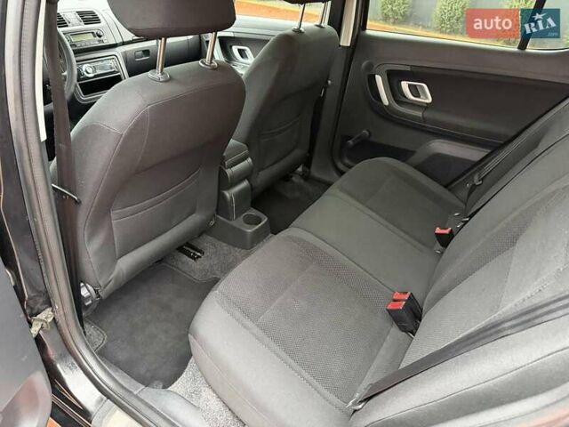Черный Шкода Фабия, объемом двигателя 1.39 л и пробегом 209 тыс. км за 4800 $, фото 17 на Automoto.ua