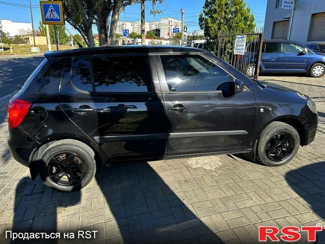 Черный Шкода Фабия, объемом двигателя 1.4 л и пробегом 0 тыс. км за 4400 $, фото 1 на Automoto.ua