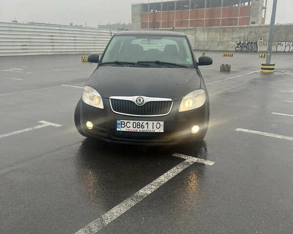Черный Шкода Фабия, объемом двигателя 1.39 л и пробегом 171 тыс. км за 4700 $, фото 1 на Automoto.ua