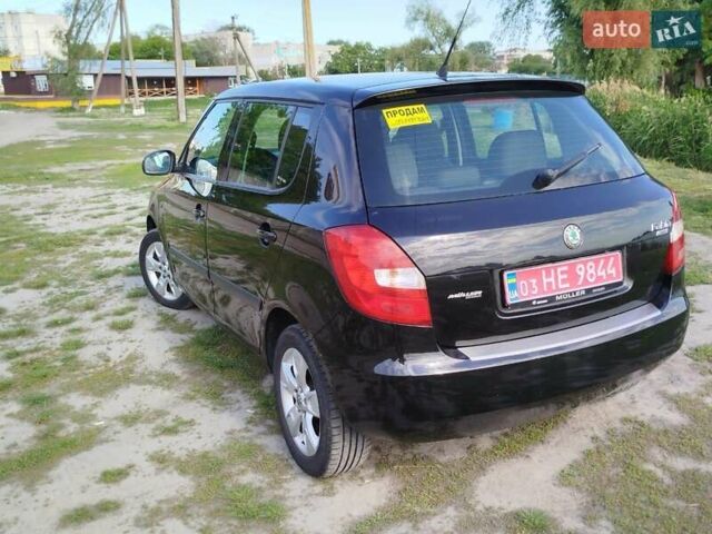 Черный Шкода Фабия, объемом двигателя 1.4 л и пробегом 212 тыс. км за 5600 $, фото 1 на Automoto.ua