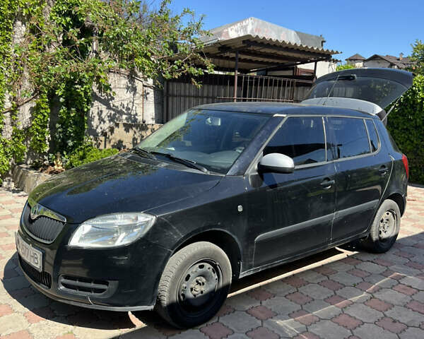 Черный Шкода Фабия, объемом двигателя 1.2 л и пробегом 195 тыс. км за 3200 $, фото 2 на Automoto.ua