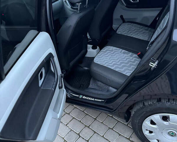 Черный Шкода Фабия, объемом двигателя 1.2 л и пробегом 215 тыс. км за 3950 $, фото 7 на Automoto.ua