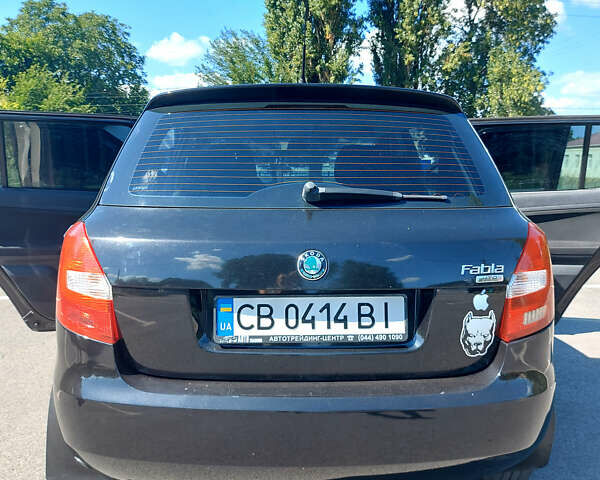 Черный Шкода Фабия, объемом двигателя 1.2 л и пробегом 198 тыс. км за 4600 $, фото 4 на Automoto.ua