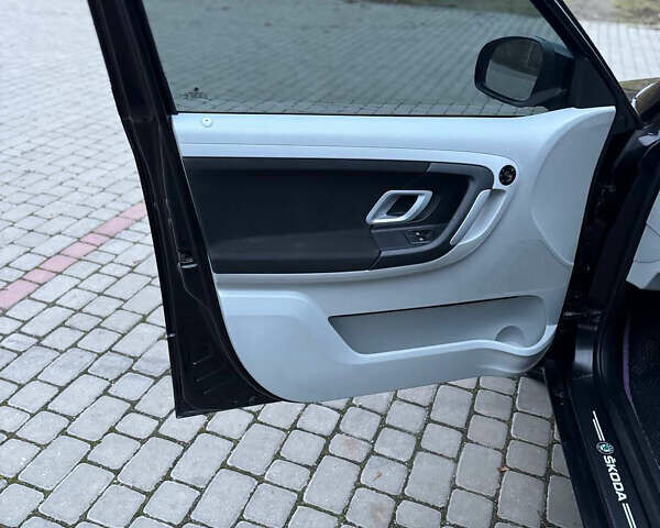 Черный Шкода Фабия, объемом двигателя 1.2 л и пробегом 215 тыс. км за 3950 $, фото 6 на Automoto.ua