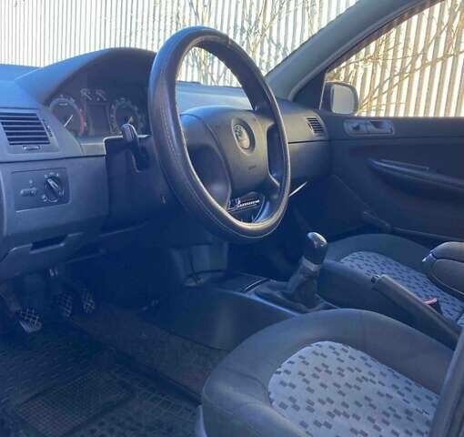 Черный Шкода Фабия, объемом двигателя 1.2 л и пробегом 340 тыс. км за 3150 $, фото 6 на Automoto.ua