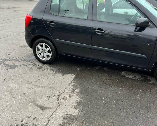Черный Шкода Фабия, объемом двигателя 1.6 л и пробегом 310 тыс. км за 3900 $, фото 16 на Automoto.ua