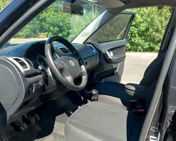 Черный Шкода Фабия, объемом двигателя 1.2 л и пробегом 198 тыс. км за 4600 $, фото 19 на Automoto.ua