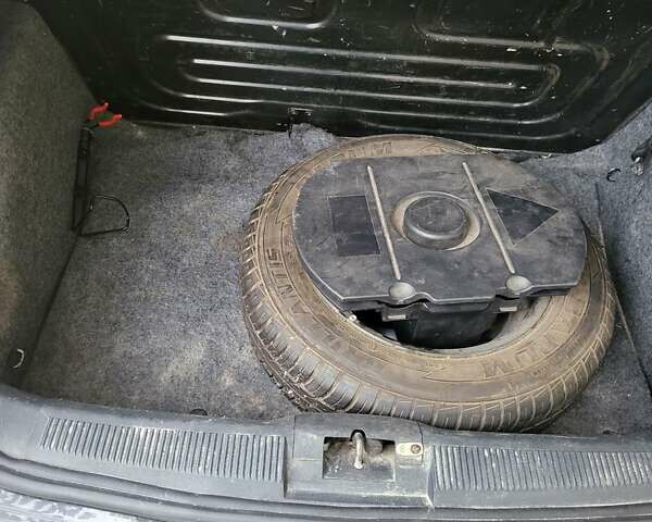 Черный Шкода Фабия, объемом двигателя 1.2 л и пробегом 341 тыс. км за 3000 $, фото 9 на Automoto.ua