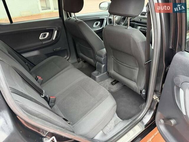 Черный Шкода Фабия, объемом двигателя 1.39 л и пробегом 209 тыс. км за 4800 $, фото 11 на Automoto.ua