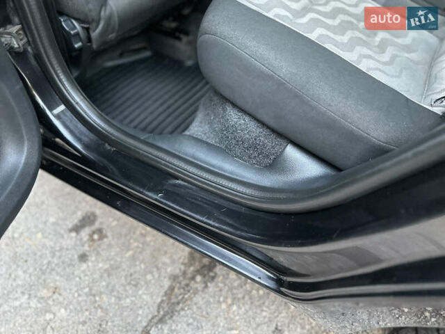 Черный Шкода Фабия, объемом двигателя 1.39 л и пробегом 153 тыс. км за 4250 $, фото 57 на Automoto.ua