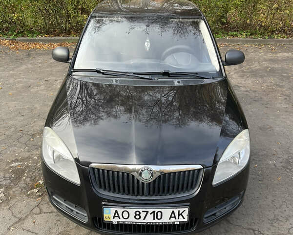 Черный Шкода Фабия, объемом двигателя 0 л и пробегом 121 тыс. км за 4100 $, фото 1 на Automoto.ua