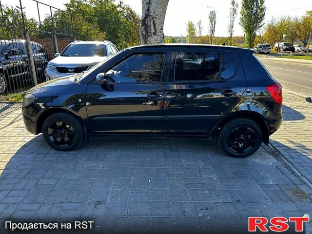 Черный Шкода Фабия, объемом двигателя 1.4 л и пробегом 0 тыс. км за 4400 $, фото 2 на Automoto.ua