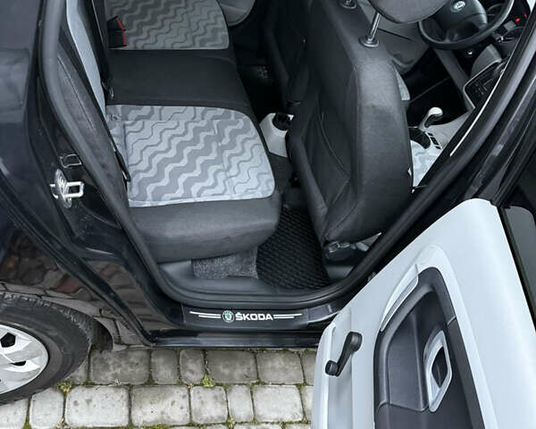 Черный Шкода Фабия, объемом двигателя 1.2 л и пробегом 215 тыс. км за 3950 $, фото 14 на Automoto.ua