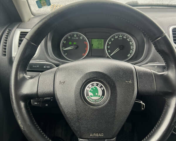 Черный Шкода Фабия, объемом двигателя 1.39 л и пробегом 171 тыс. км за 4700 $, фото 14 на Automoto.ua