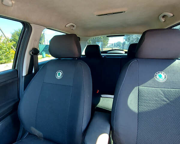 Черный Шкода Фабия, объемом двигателя 1.2 л и пробегом 198 тыс. км за 4600 $, фото 11 на Automoto.ua