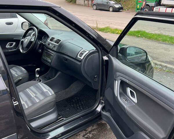 Черный Шкода Фабия, объемом двигателя 1.6 л и пробегом 310 тыс. км за 3900 $, фото 7 на Automoto.ua