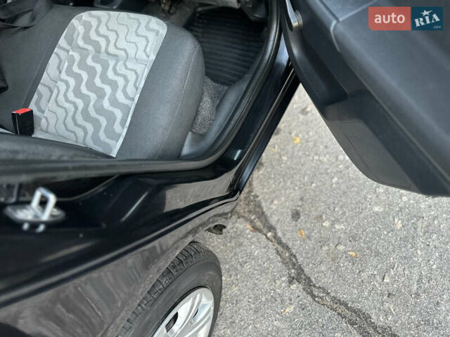 Черный Шкода Фабия, объемом двигателя 1.39 л и пробегом 153 тыс. км за 4250 $, фото 31 на Automoto.ua