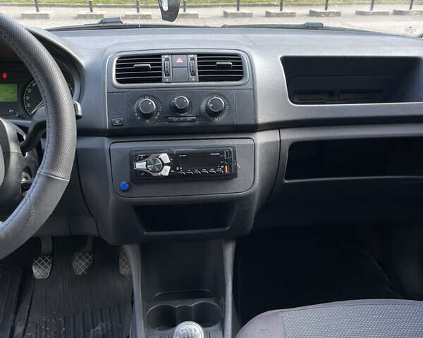 Черный Шкода Фабия, объемом двигателя 0 л и пробегом 121 тыс. км за 4100 $, фото 27 на Automoto.ua