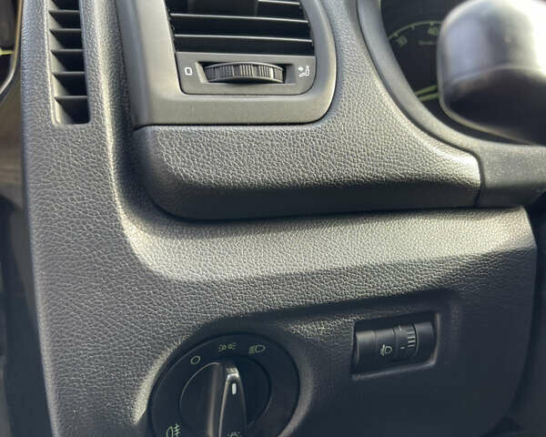 Черный Шкода Фабия, объемом двигателя 0 л и пробегом 121 тыс. км за 4100 $, фото 34 на Automoto.ua