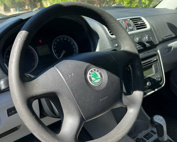Черный Шкода Фабия, объемом двигателя 1.2 л и пробегом 195 тыс. км за 3200 $, фото 7 на Automoto.ua