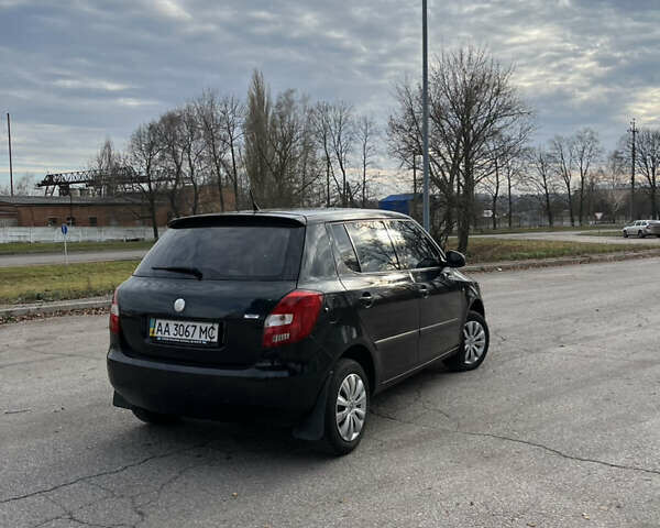 Черный Шкода Фабия, объемом двигателя 1.4 л и пробегом 230 тыс. км за 4400 $, фото 4 на Automoto.ua