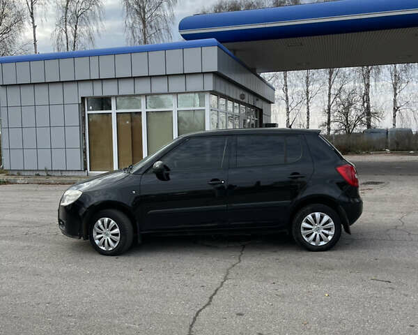 Черный Шкода Фабия, объемом двигателя 1.4 л и пробегом 230 тыс. км за 4400 $, фото 7 на Automoto.ua