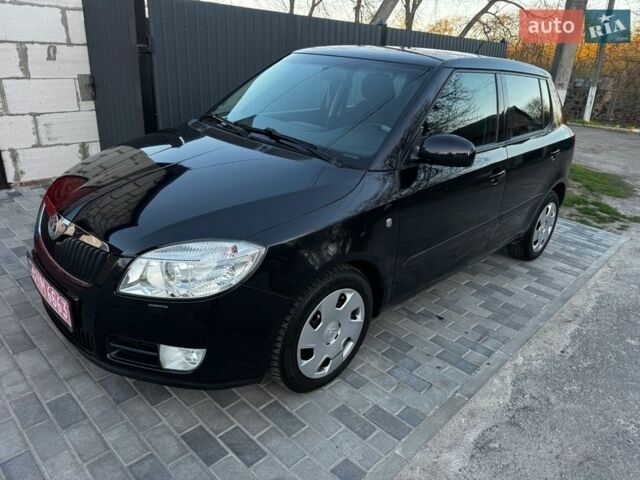 Черный Шкода Фабия, объемом двигателя 1.6 л и пробегом 199 тыс. км за 5700 $, фото 1 на Automoto.ua