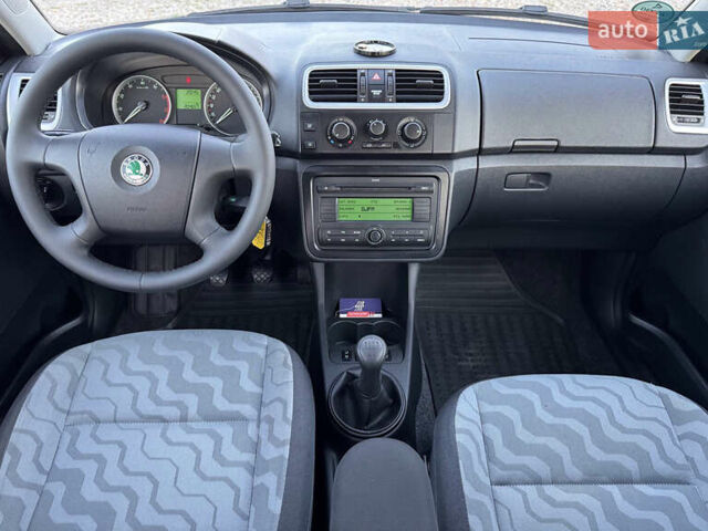 Чорний Шкода Фабія, об'ємом двигуна 1.4 л та пробігом 204 тис. км за 5900 $, фото 12 на Automoto.ua