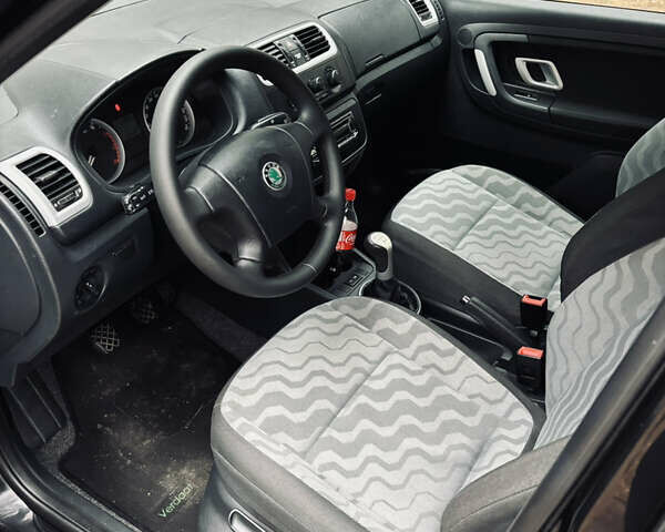Черный Шкода Фабия, объемом двигателя 1.4 л и пробегом 200 тыс. км за 5600 $, фото 36 на Automoto.ua