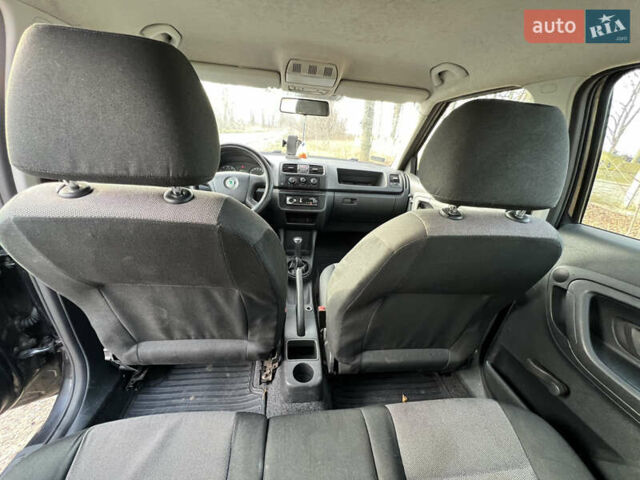 Черный Шкода Фабия, объемом двигателя 1.2 л и пробегом 272 тыс. км за 4200 $, фото 14 на Automoto.ua