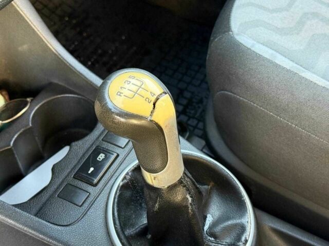 Чорний Шкода Фабія, об'ємом двигуна 1.4 л та пробігом 203 тис. км за 4940 $, фото 11 на Automoto.ua