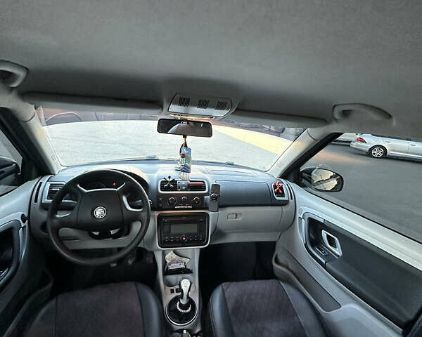 Чорний Шкода Фабія, об'ємом двигуна 1.6 л та пробігом 206 тис. км за 5500 $, фото 6 на Automoto.ua