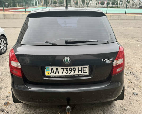 Черный Шкода Фабия, объемом двигателя 1.6 л и пробегом 110 тыс. км за 6400 $, фото 4 на Automoto.ua