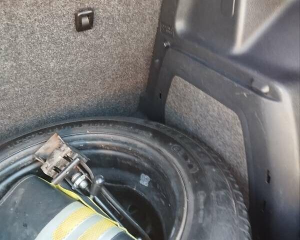 Черный Шкода Фабия, объемом двигателя 1.6 л и пробегом 160 тыс. км за 5600 $, фото 15 на Automoto.ua